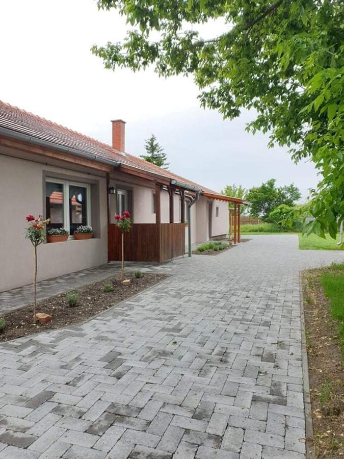 Kajari Apartmanhaz Balatonfőkajár Dış mekan fotoğraf